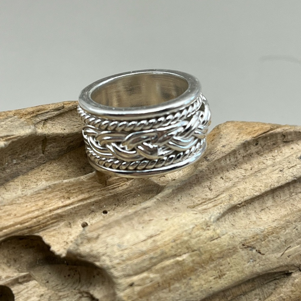 Elegant Sterling Silver Braided spinner Ring